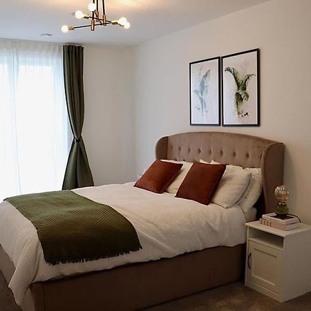 A Stylish Two Bedroom Modern Apartment With Parking 巴尔金 外观 照片