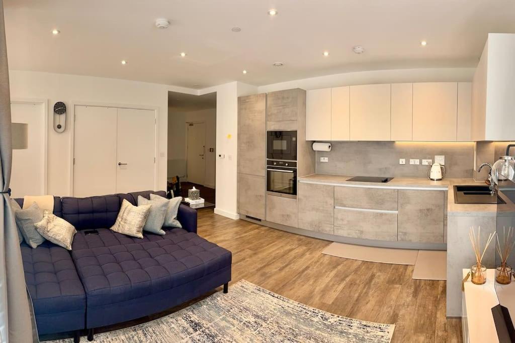 A Stylish Two Bedroom Modern Apartment With Parking 巴尔金 外观 照片