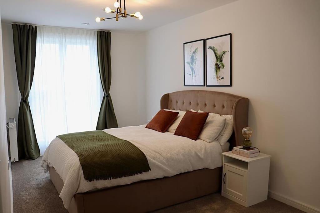 A Stylish Two Bedroom Modern Apartment With Parking 巴尔金 外观 照片