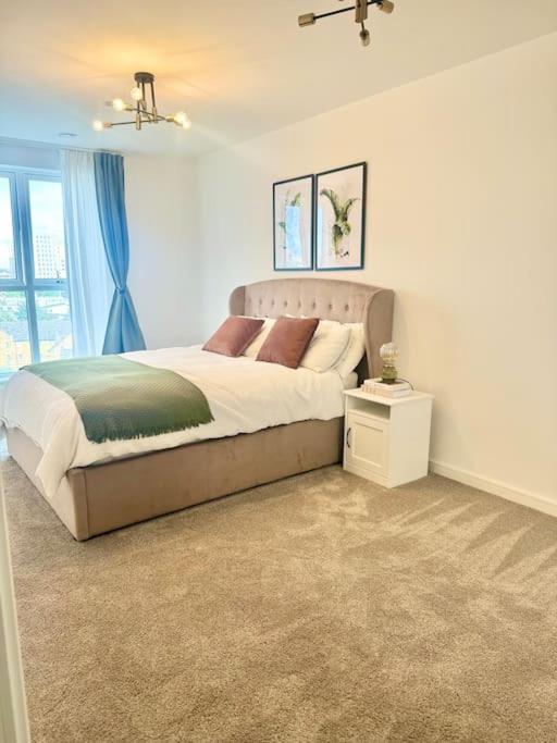 A Stylish Two Bedroom Modern Apartment With Parking 巴尔金 外观 照片